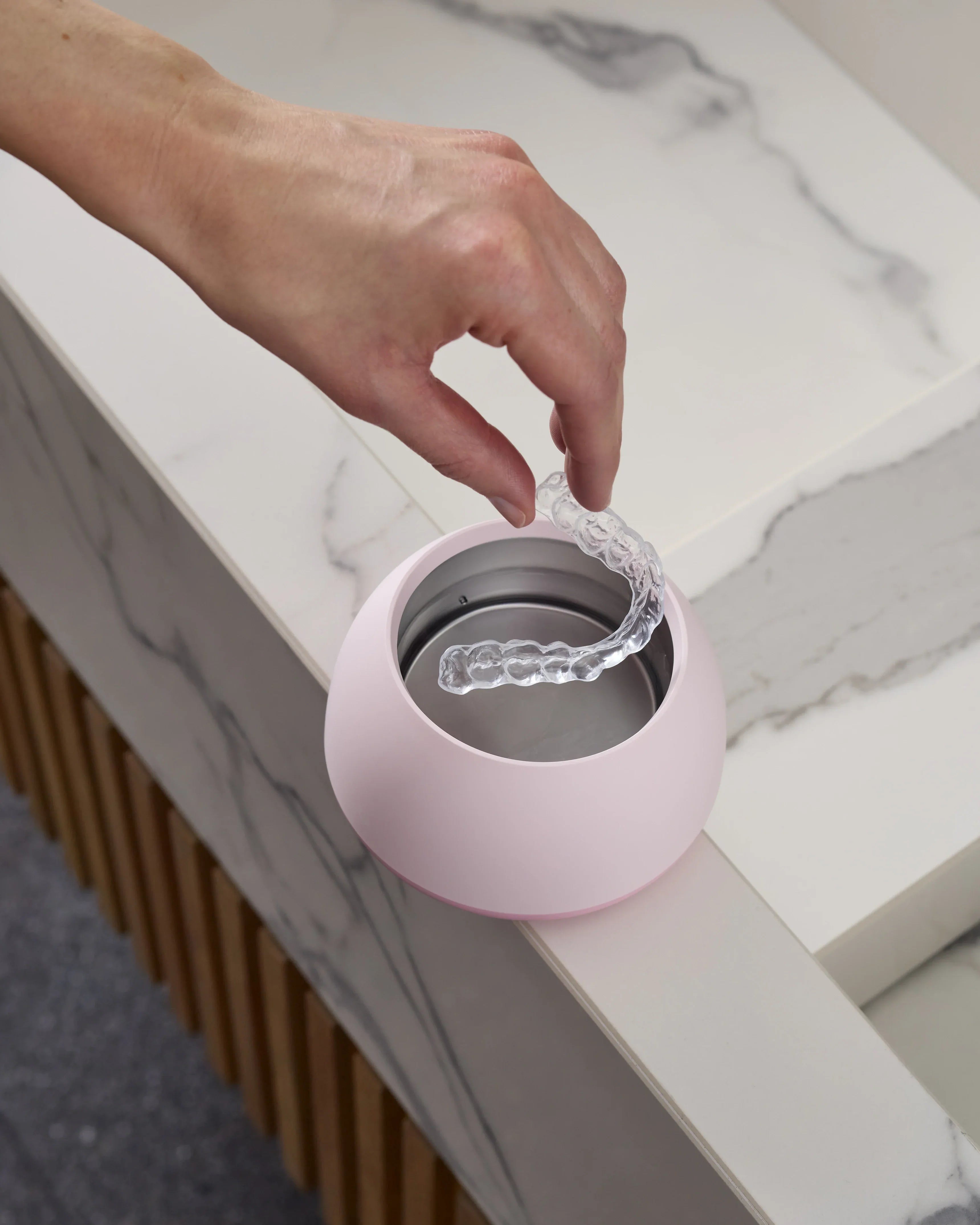 Do dentists recommend using an ultrasonic cleaner for my retainer? (2026) - Dr. Chloe Harrington-Taylor